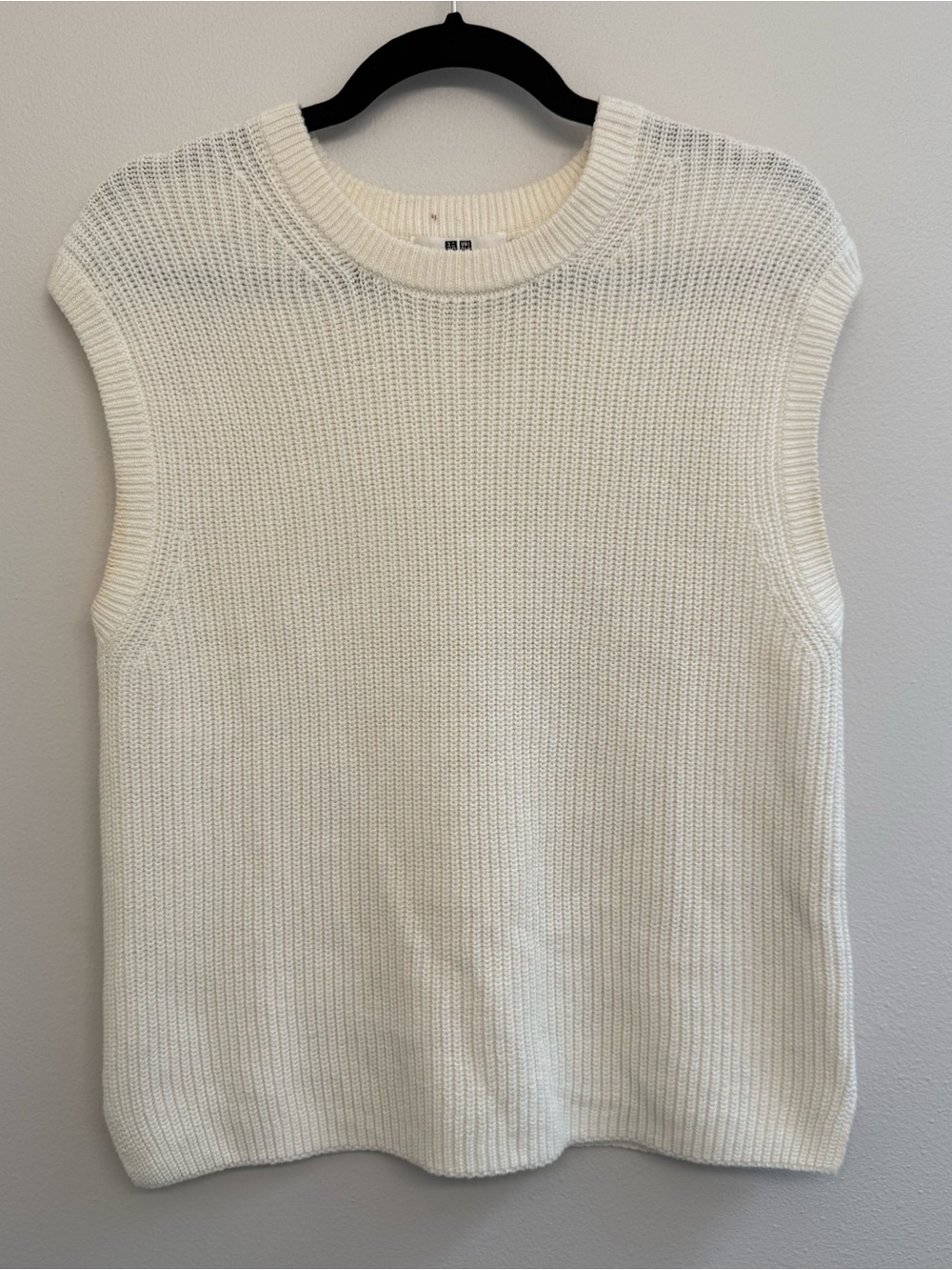 Uniqlo Women's Side Slit Knit Vest in off-white